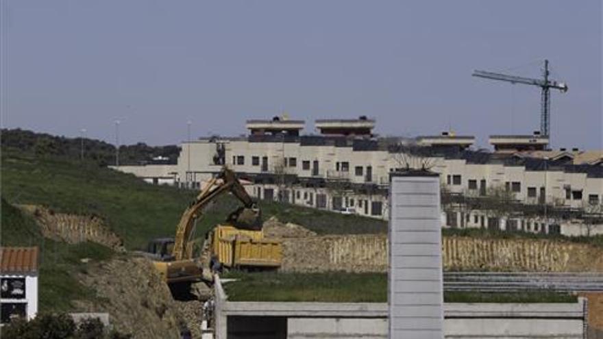 Cáceres construirá de forma urgente 218 nichos en el cementerio