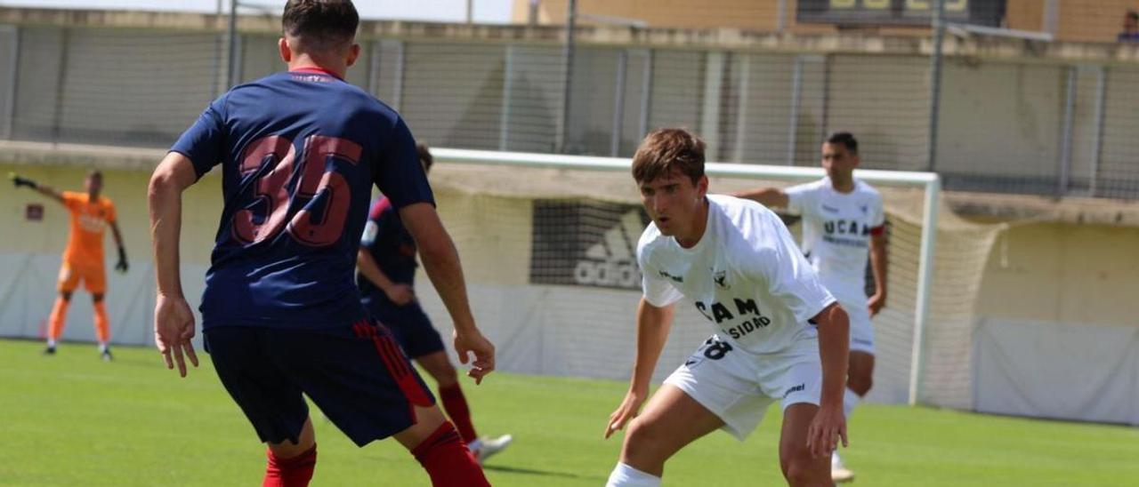 Isra Cano, el único sub-23 del UCAM, durante el primer partido ante el Albacete.