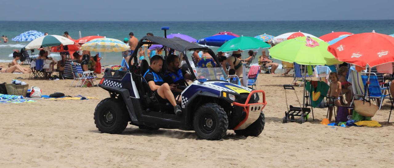 Catorce &quot;coches discoteca&quot; figuran entre las 74 multas de la Policía Local de Gandia en un fin de semana