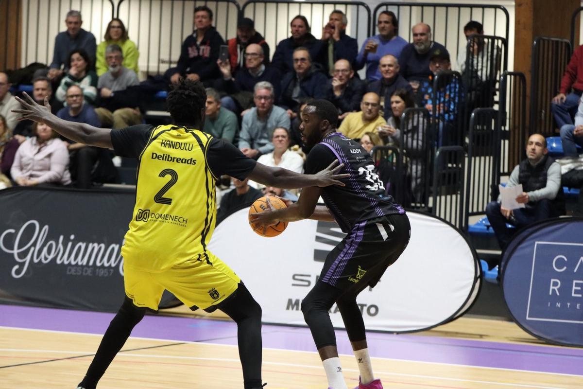 Un lance del partido de la primera vuelta entre Gandia y Llíria