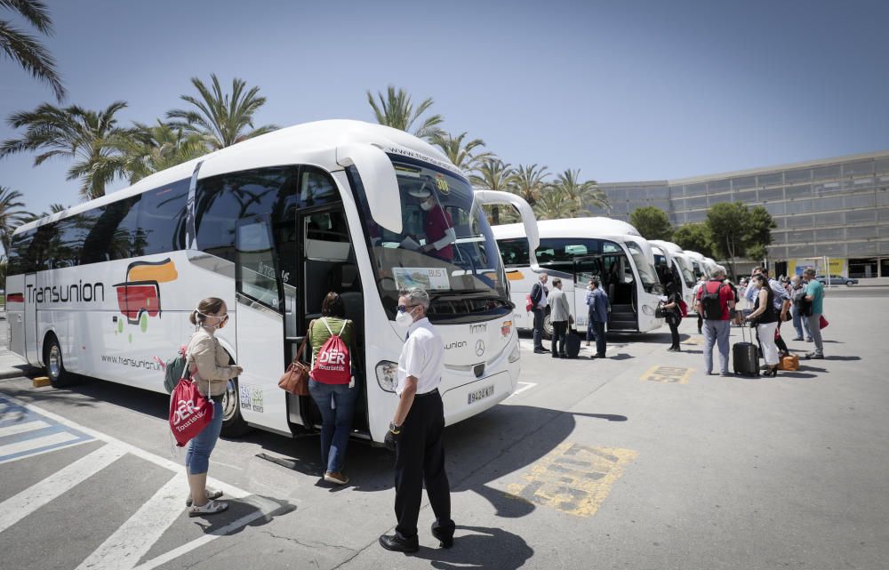 Los aeropuertos de Baleares reciben 65 vuelos en el primer día de la 'nueva normalidad'