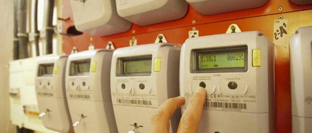 Nuevos contadores inteligentes que permiten controlar de forma remota el consumo eléctrico por horas.