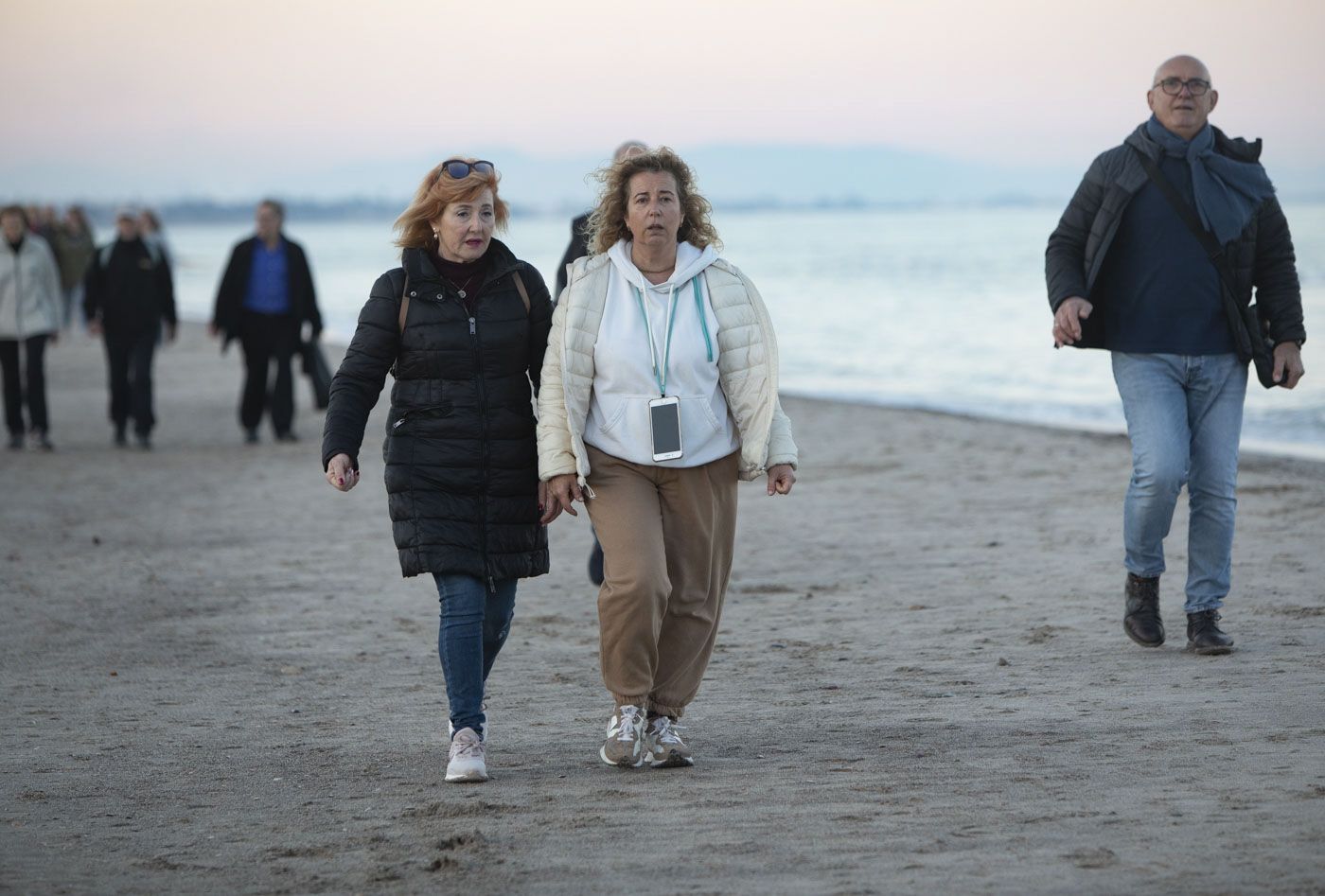 Sagunt y Canet caminan en protesta por el estado de sus playas