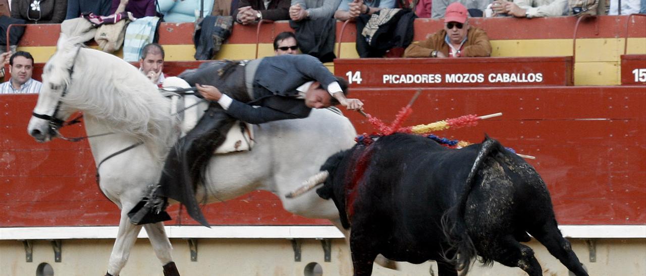 El rejoneador Andy Cartagena durante una corrida de rejoneo, en una imagen de archivo