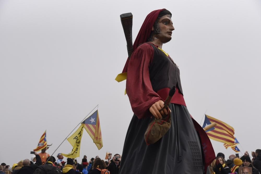 Lledoners s'omple de gegants i gegantons en una trobada inèdita