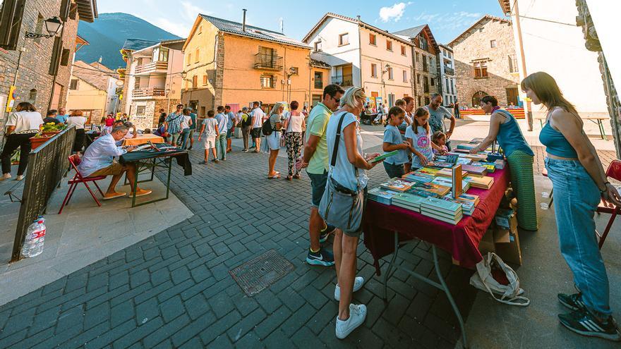 Villanúa celebra su Feria del libro y su ciclo de jazz