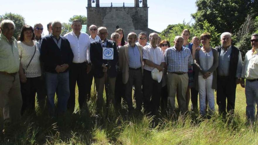 Candidatos populares con alcaldes y concejales en Otero.