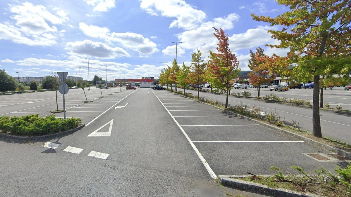 Aparcamiento de Lugo en el que tuvo lugar la quedada de coches.