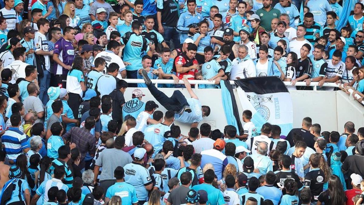 Emanuel Balbo fue lanzado al vacío desde las gradas del estadio Mario Alberto Kempes de Córdoba