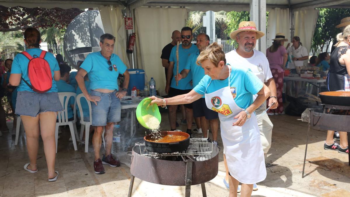 Concurso de arroz con costra en el Paseo de la Estación