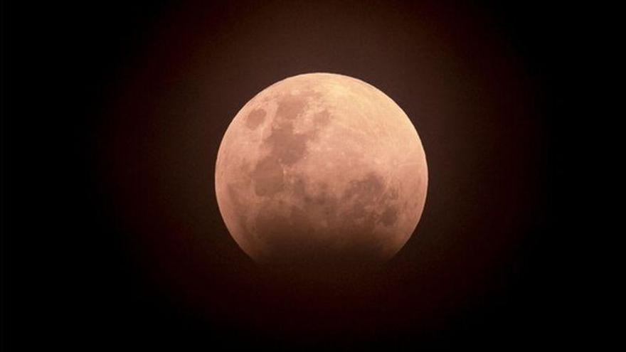 Cómo ver el eclipse lunar parcial de hoy en España