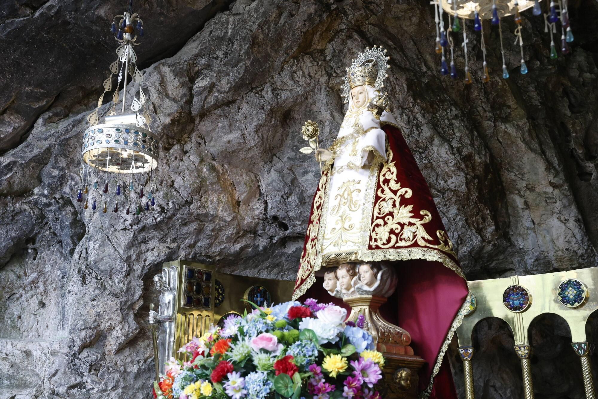 EN IMÁGENES: Visita del Sporting a La Santina en Covadonga