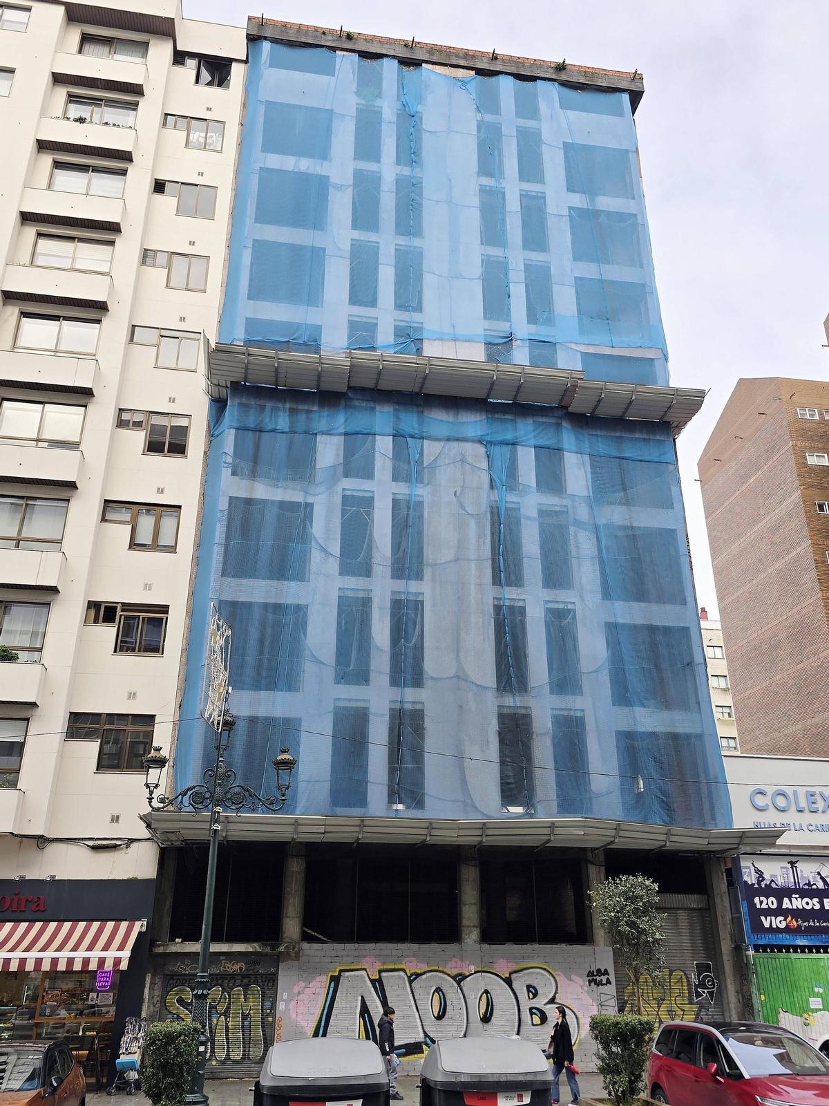 Edificio del número 53 de Rosalía, que podría legalizarse.