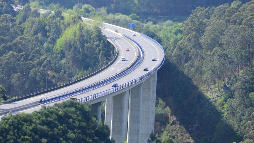 Uno de los viaductos que se desdobló para la autovía.   | // G.N..