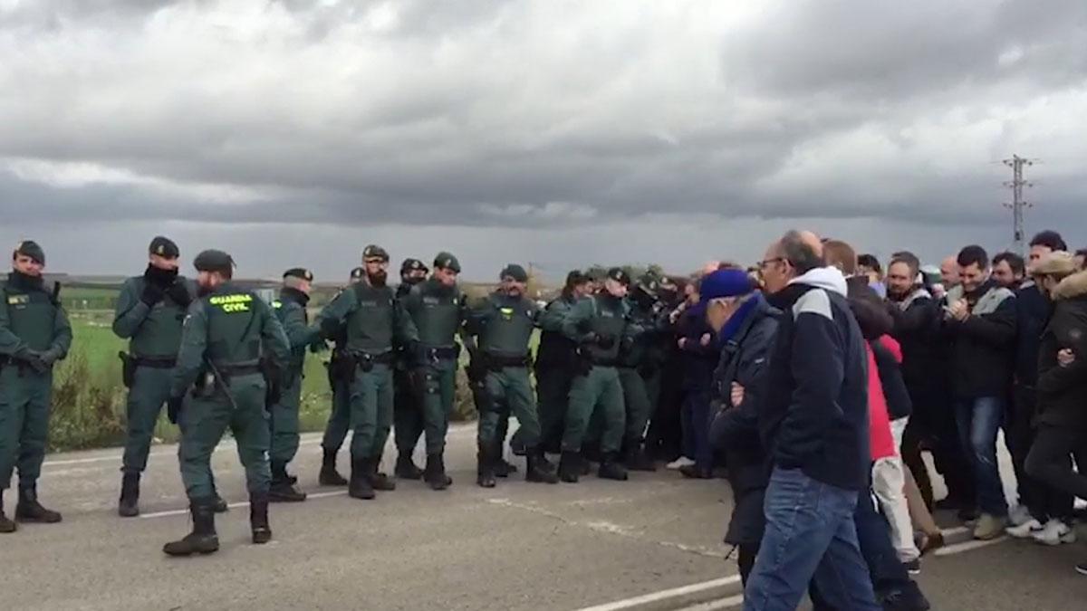 La Guardia Civil desaloja a funcionarios en huelga pacífica en Valdemoro