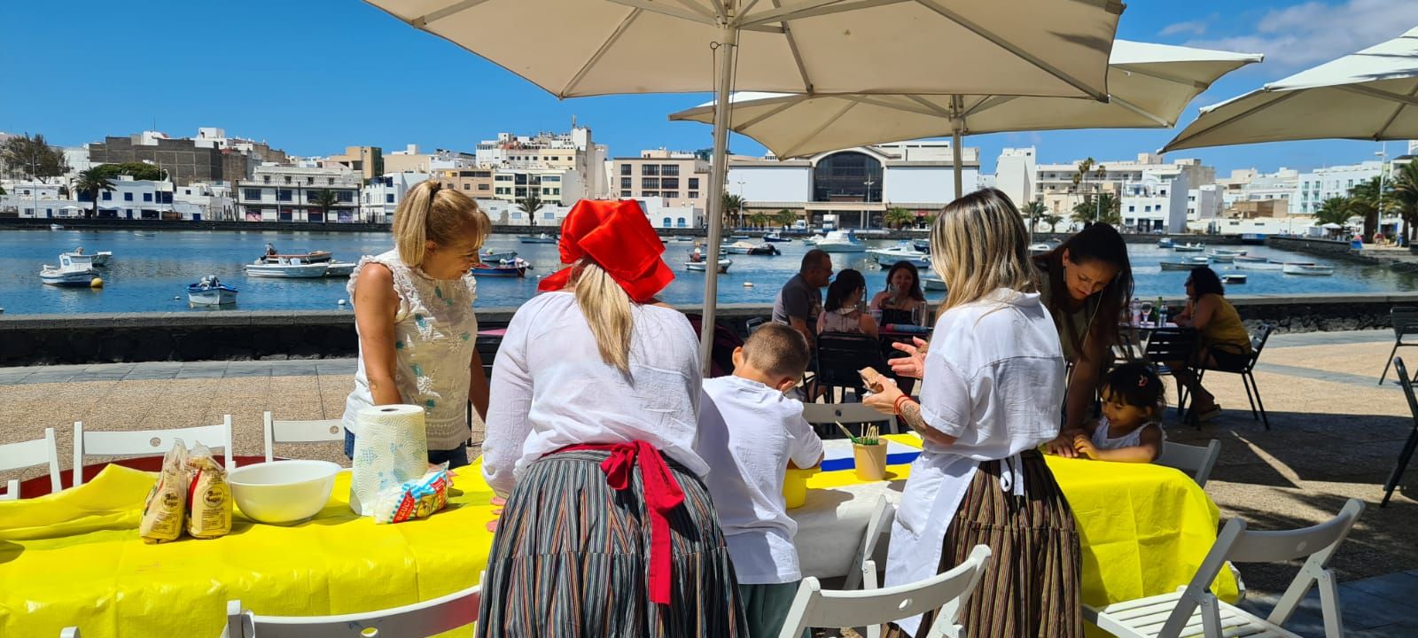 Arrecife se vuelca con los actos del Día de Canarias