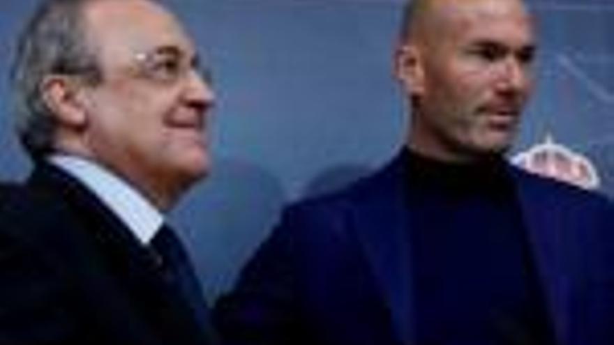 Florentino Pérez i Zinedine Zidane, ahir a Madrid.