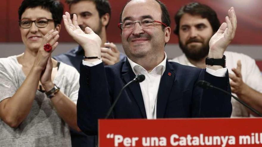 Miquel Iceta, durante la valoración de los resultados en la sede del PSC en Barcelona . // Efe