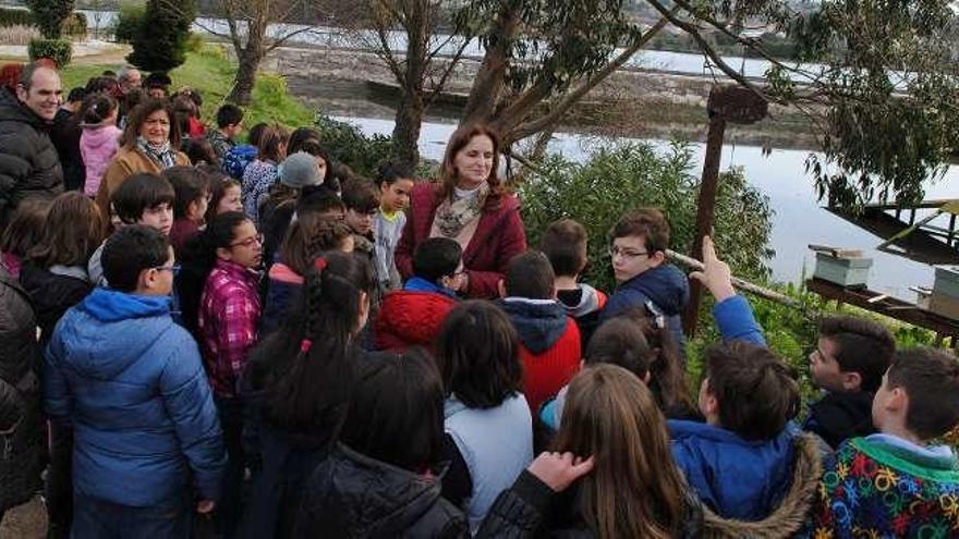 Los escolares, ayer en el jardín botánico.