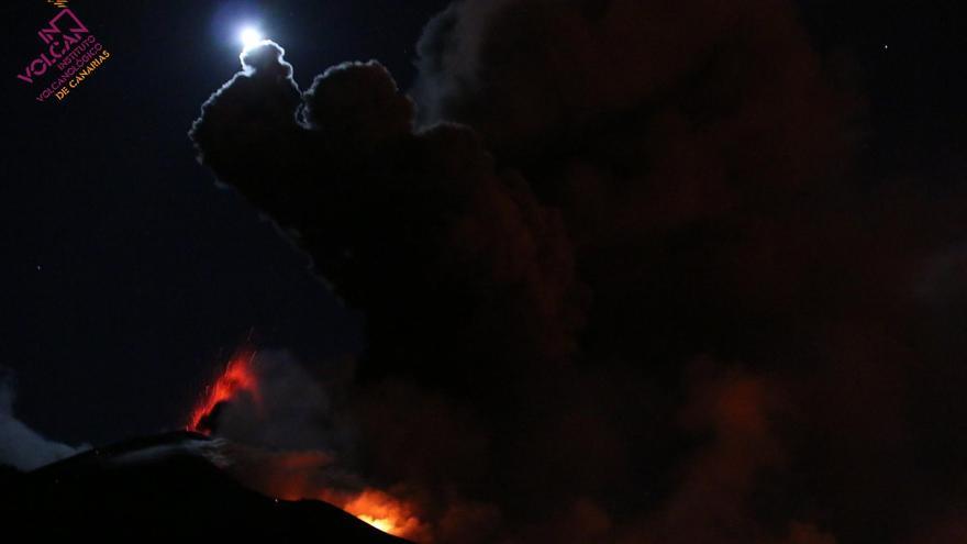 Expulsión de lava del volcán de La Palma, 13 de noviembre