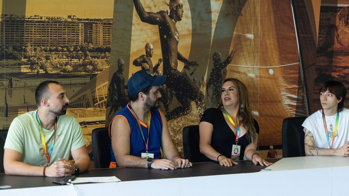 De izquierda a derecha, los deportistas becados Beshara Samne, William Ortega, Noemí Arzate y Dante Petrollini.