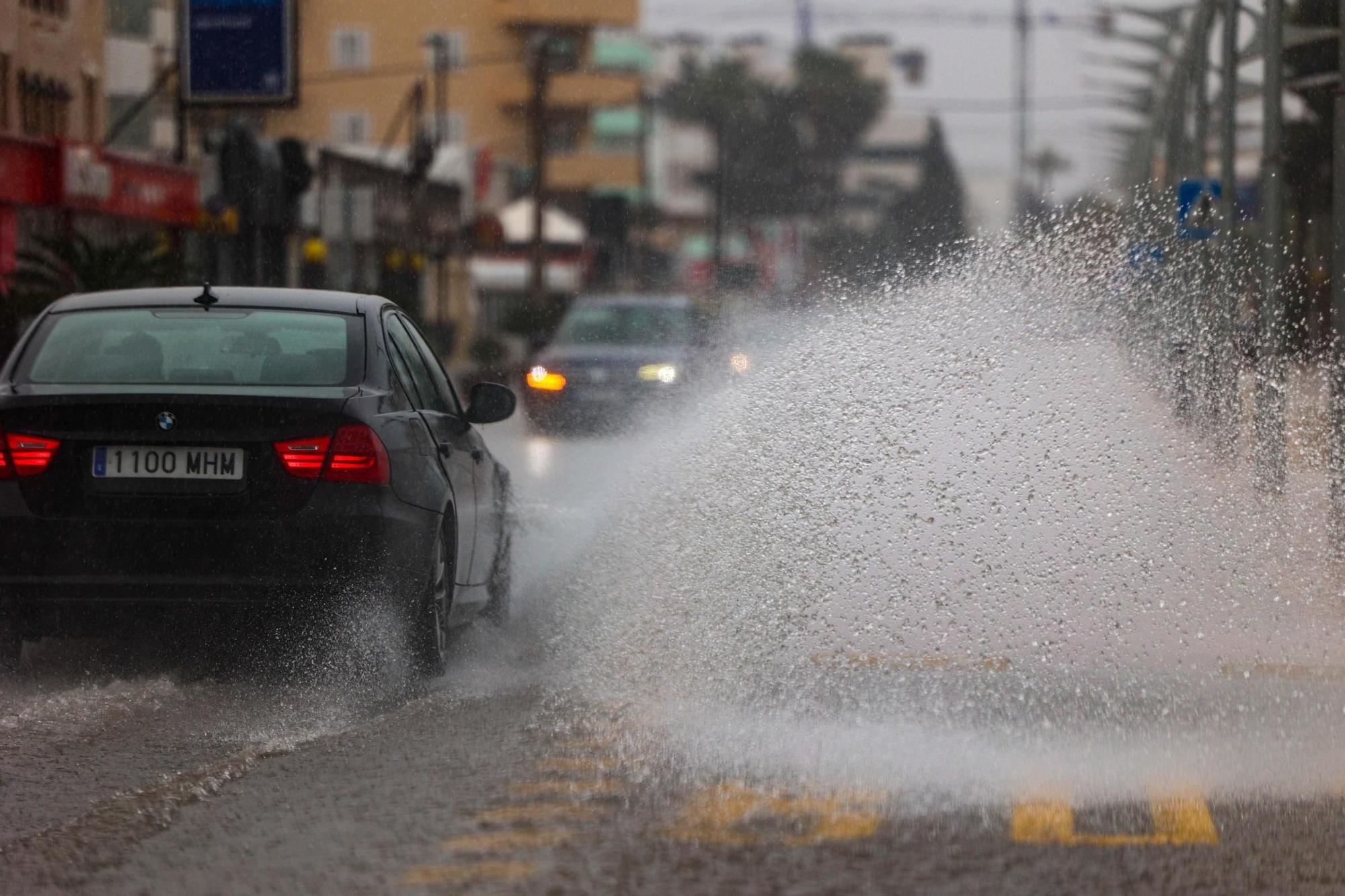 Cae una fuerte tromba de agua en Ibiza