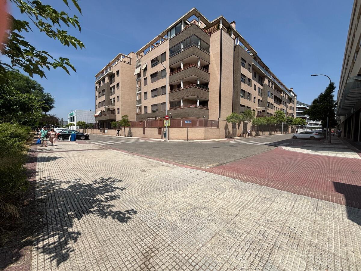 La zona residencial de La Garena también estaba en muy buenas condiciones. La zona residencial de La Garena también estaba en muy buenas condiciones.