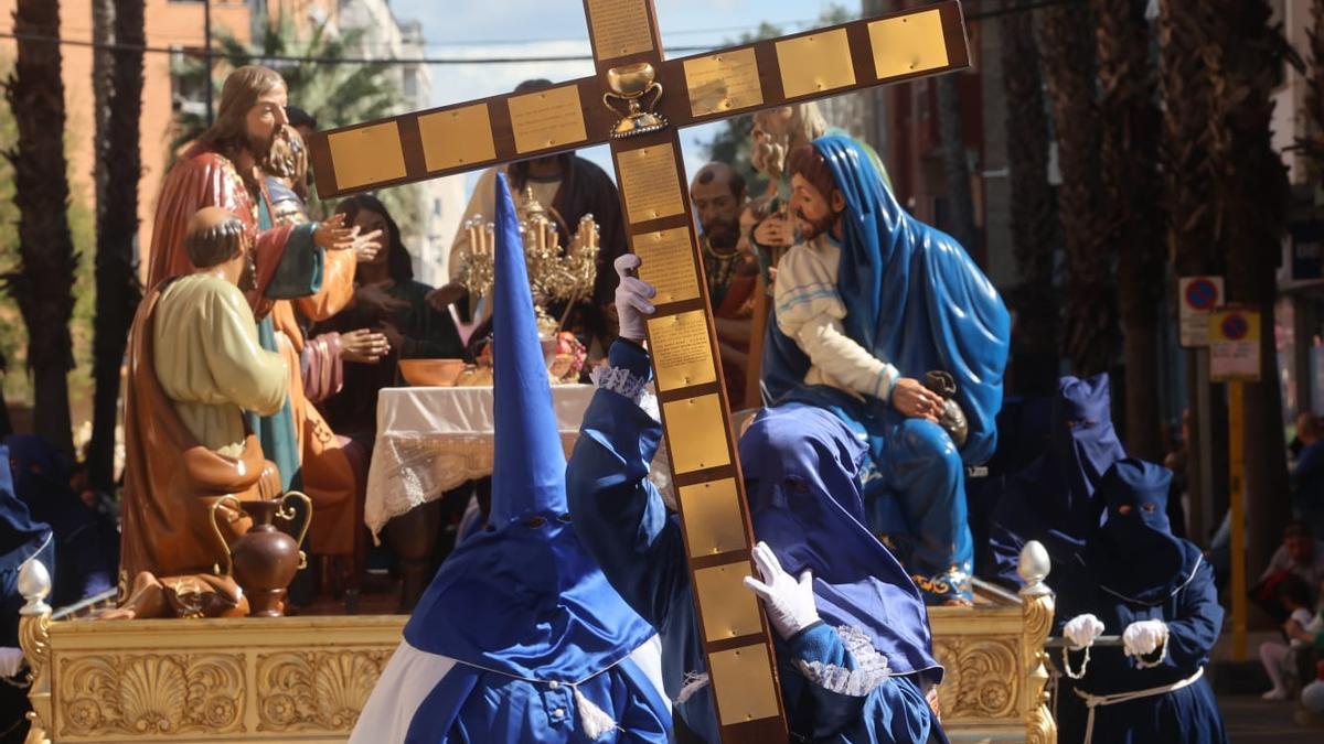 Más de 3.000 cofrades de 29 pueblos toman las calles de Alzira en la procesión diocesana