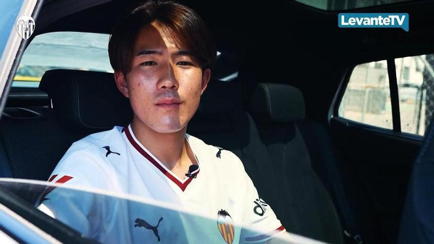 El Valencia CF oficializa el fichaje de Sato para las próximas cinco temporadas