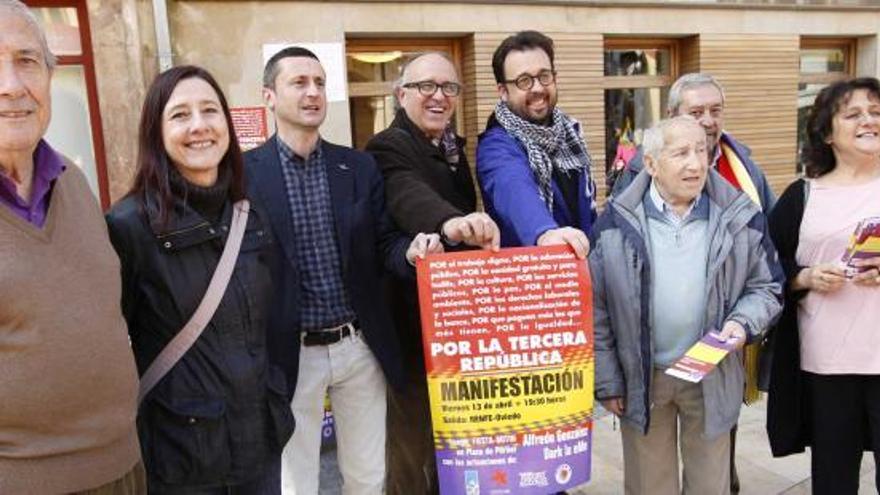Miembros y simpatizantes del Partido Comunista de Asturias. | luisma murias