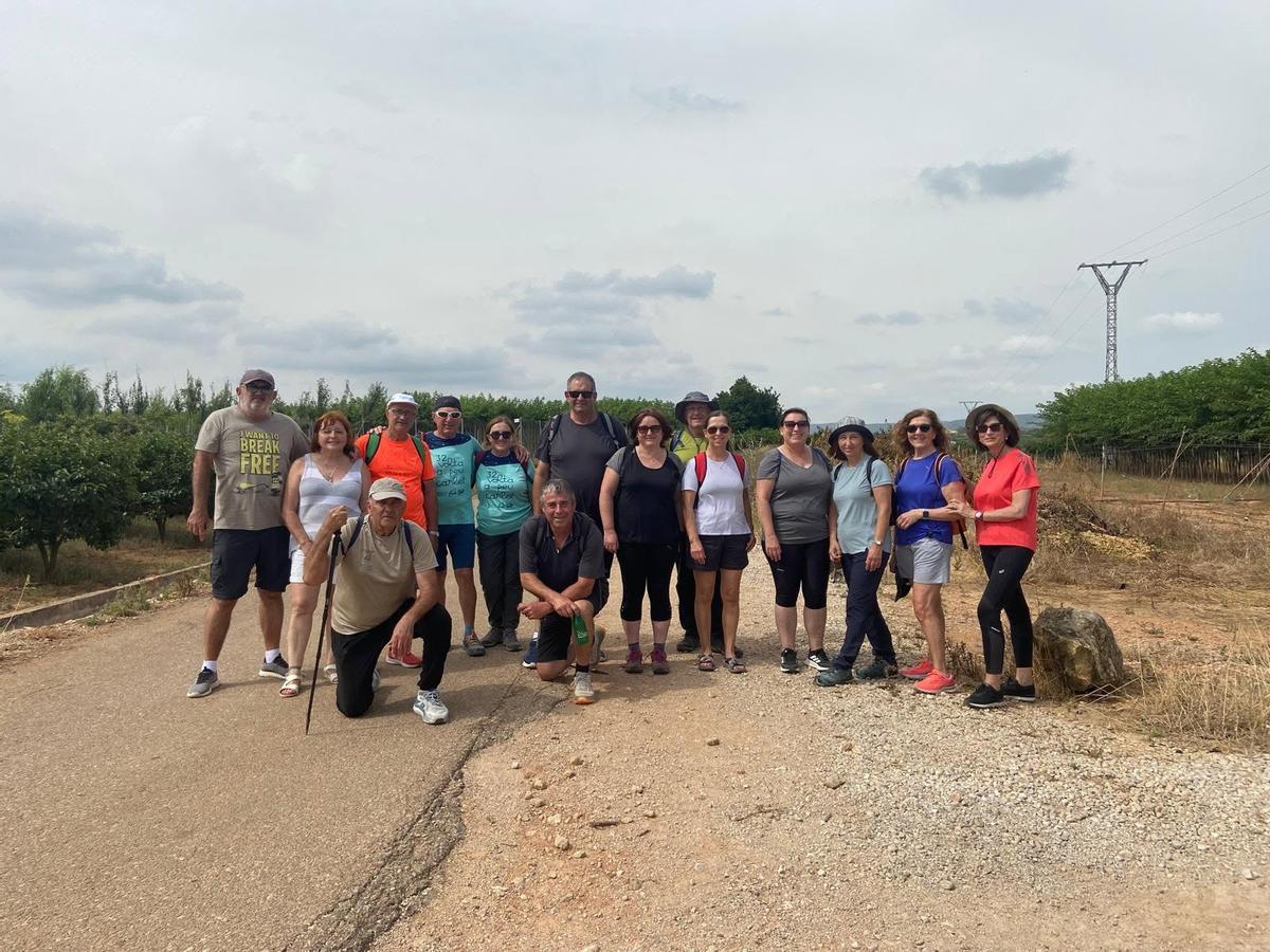 Participantes en la ruta por el Camí de Xàtiva.