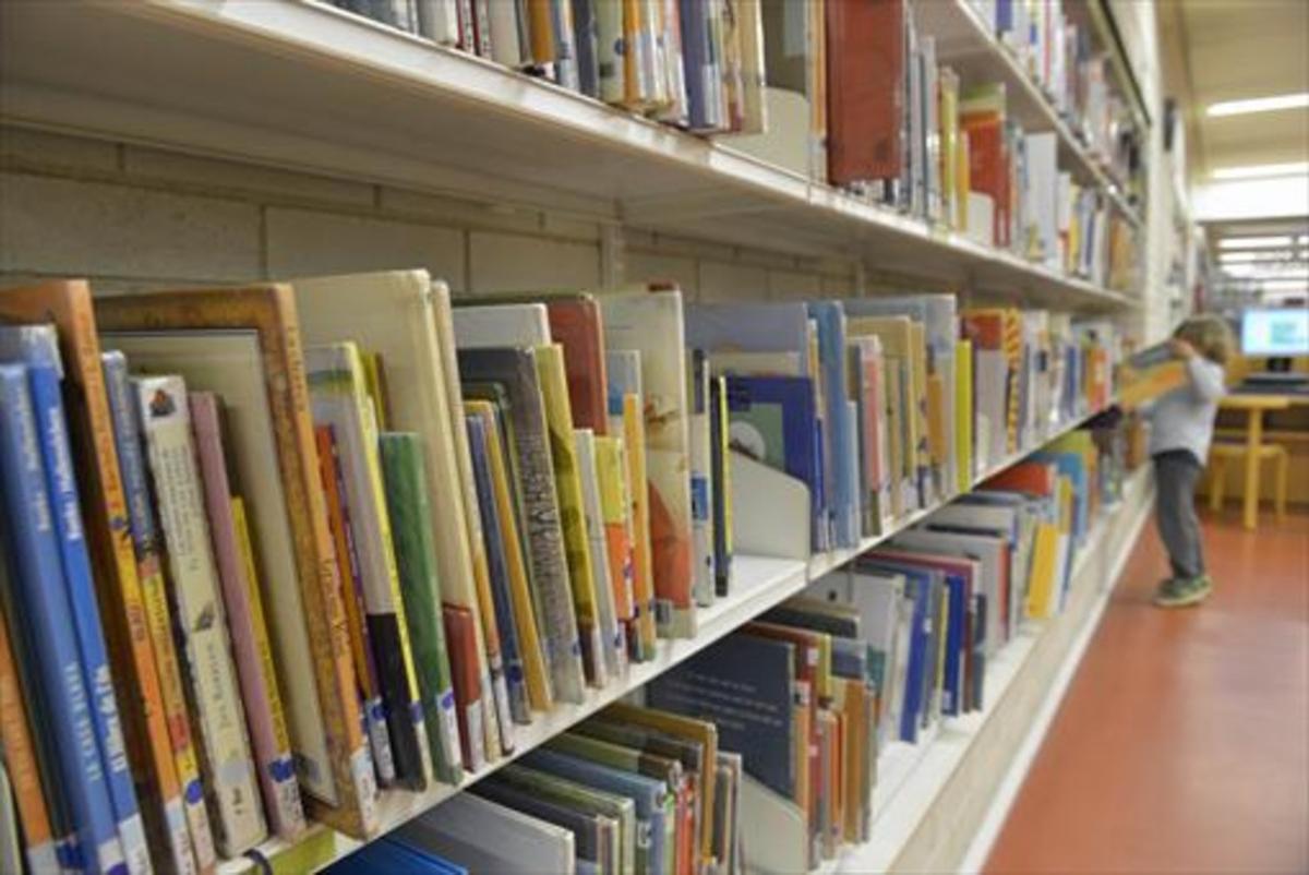Cada vegada més biblioteques comptenamb espais dedicatsa nens de diferents edats. Cada vegada més biblioteques comptenamb espais dedicatsa nens de diferents edats.