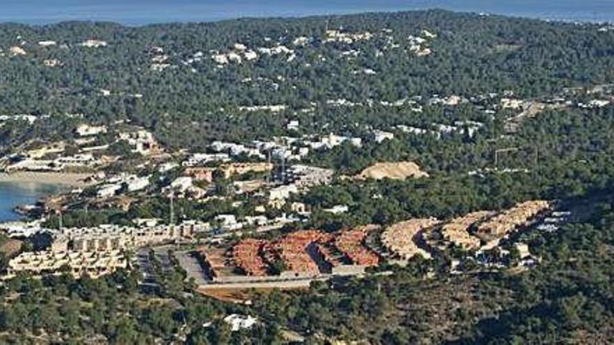 Obras de construcción en las urbanizaciones de Cala Molí y Cala Tarida, en una imagen de archivo.