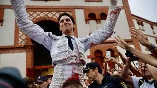 Un arrollador Roca Rey desata la locura en El Bibio en otra tarde de gran entrada en los tendidos