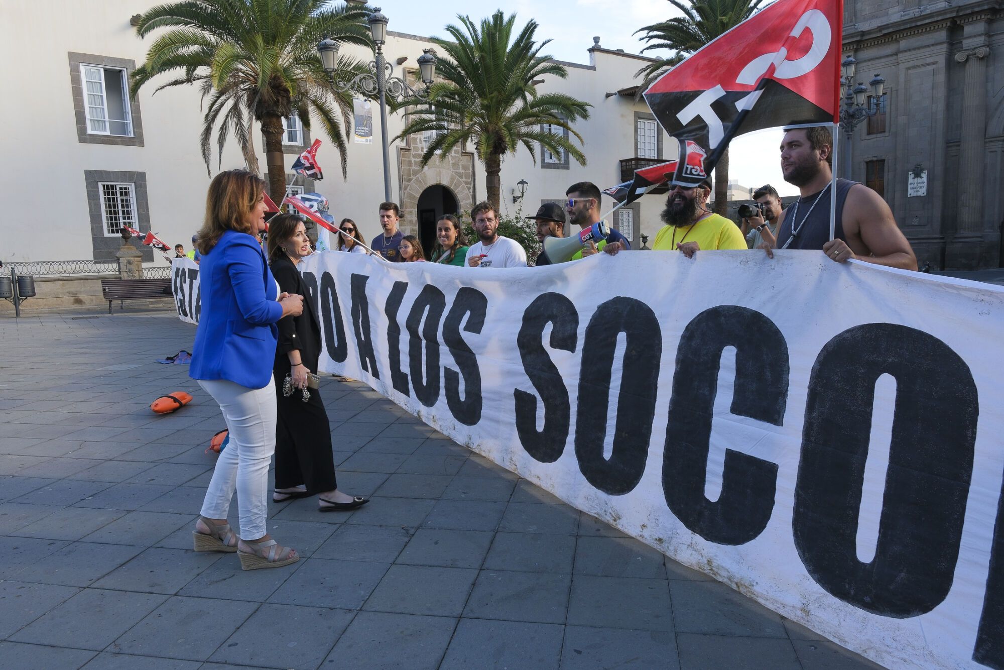 Concentración de socorristas de Las Canteras frente a las Casas Consistoriales