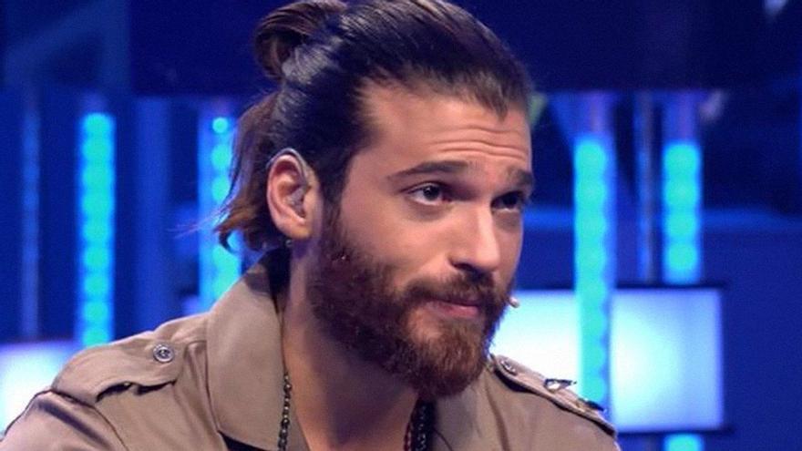 El rey de la telenovela turca revoluciona las redes con sus pectorales