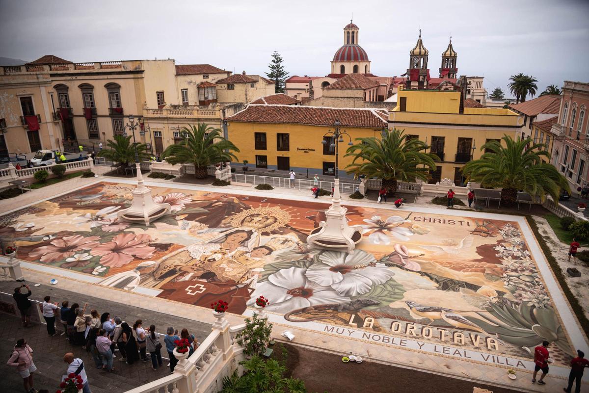 El magno tapiz de La Orotava visto desde el Ayuntamiento