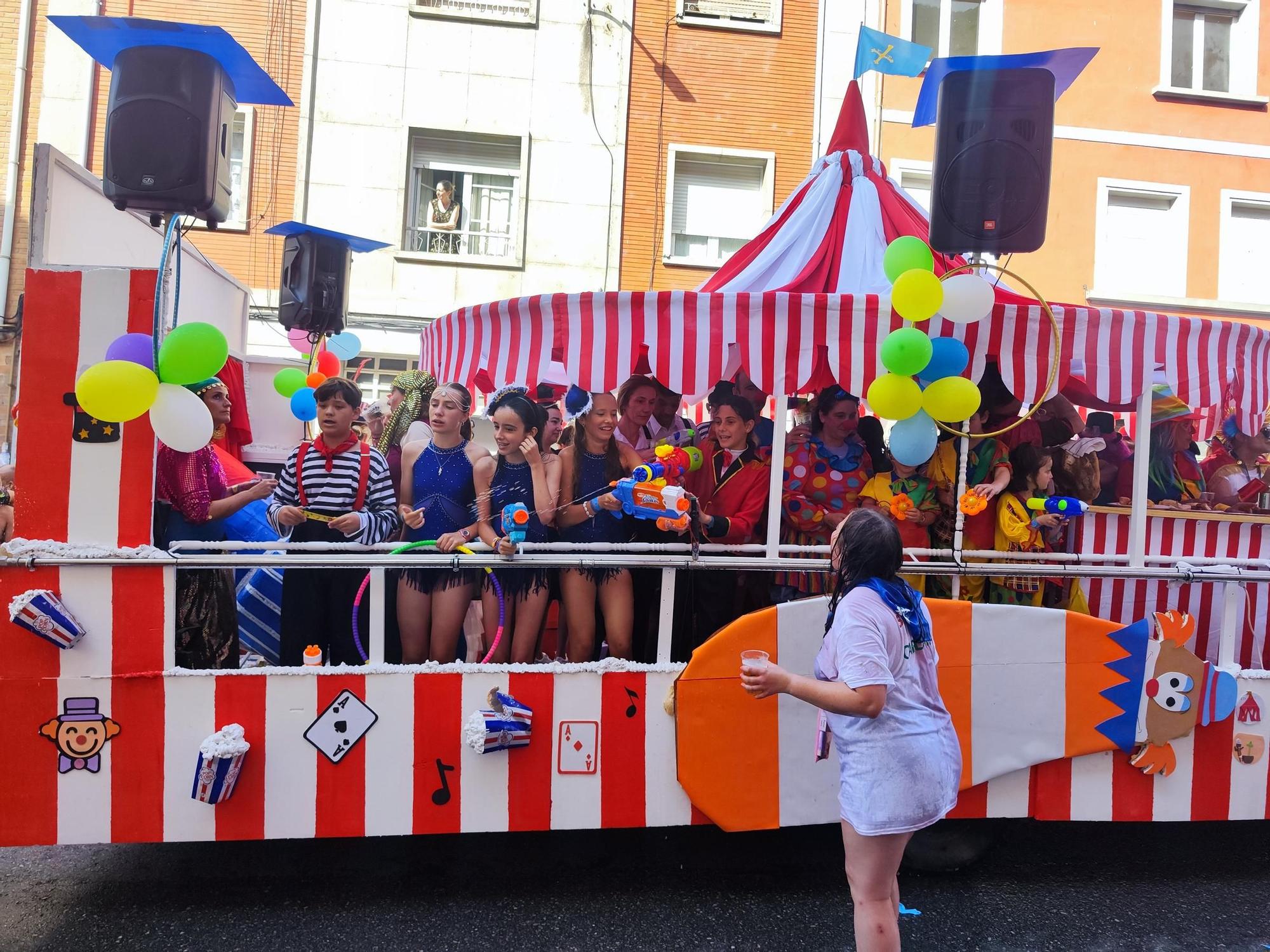 Grado se remoja por Santiago y Santa Ana