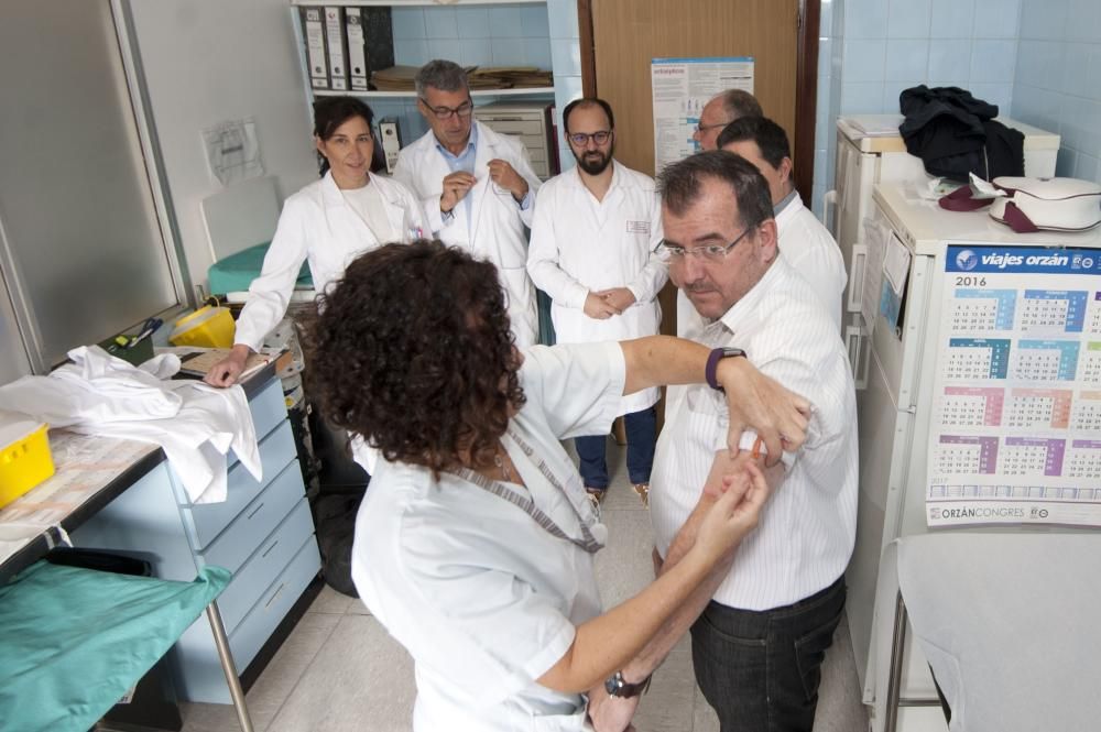 Directivos del Hospital de A Coruña se vacunan