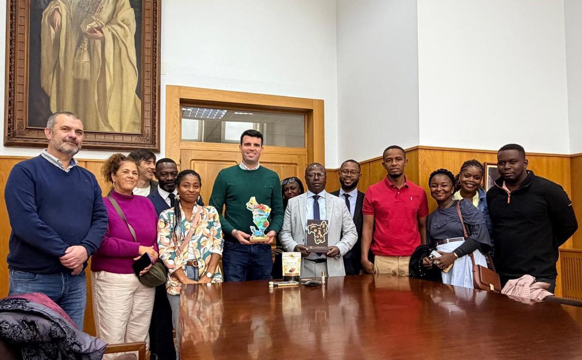 Profesores de la isla de Mayotte conocen  A Estrada |