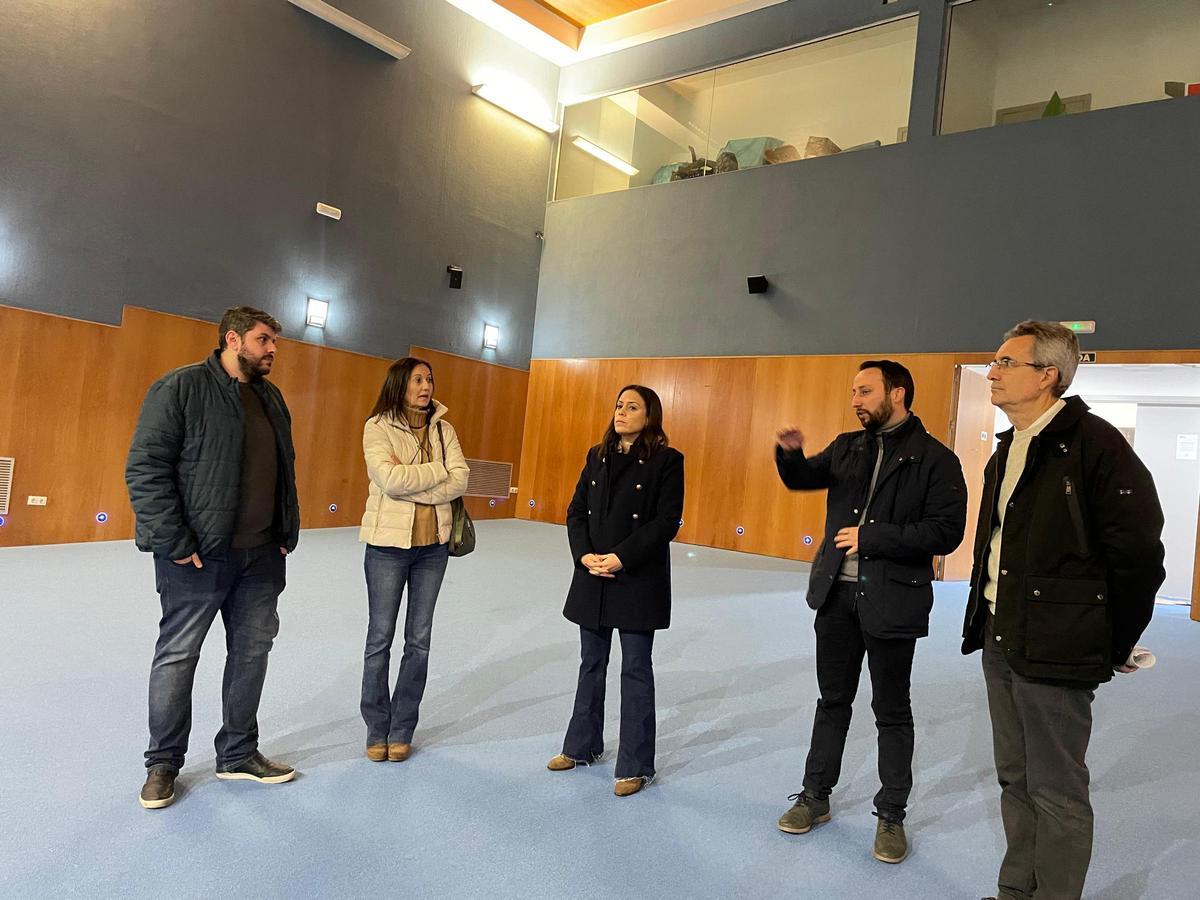 Representantes municipales han visitado las obras de mejora del centro cultural la Marina del Grau.
