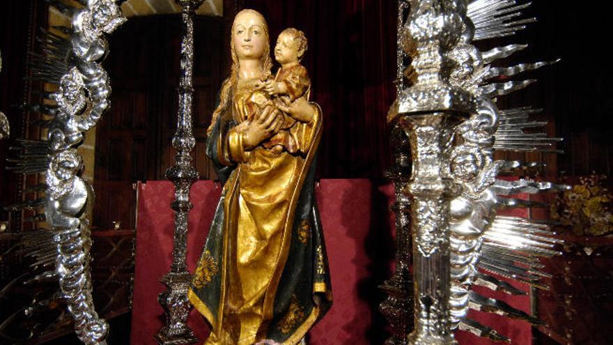 Talla de la Virgen del Pino.