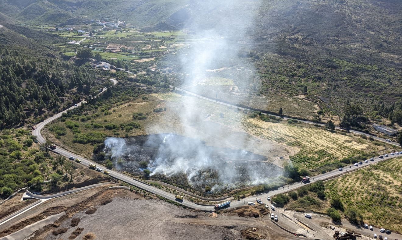 Extinguen un incendio en Santiago del Teide
