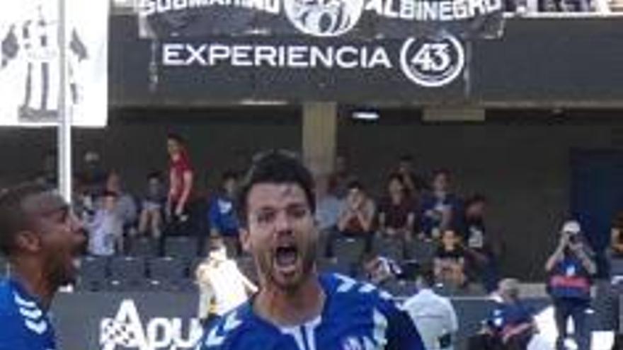 Coto celebra el seu gol a l&#039;anada a l&#039;estadi Cartagonova.