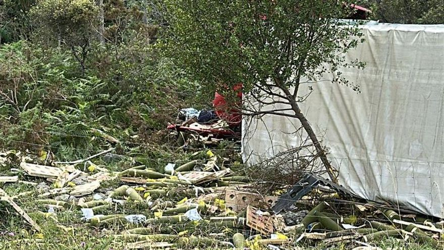 Un camión cargado con explosivos, accidentado en la Autovía del Cantábrico: transportaba más de 500 proyectiles