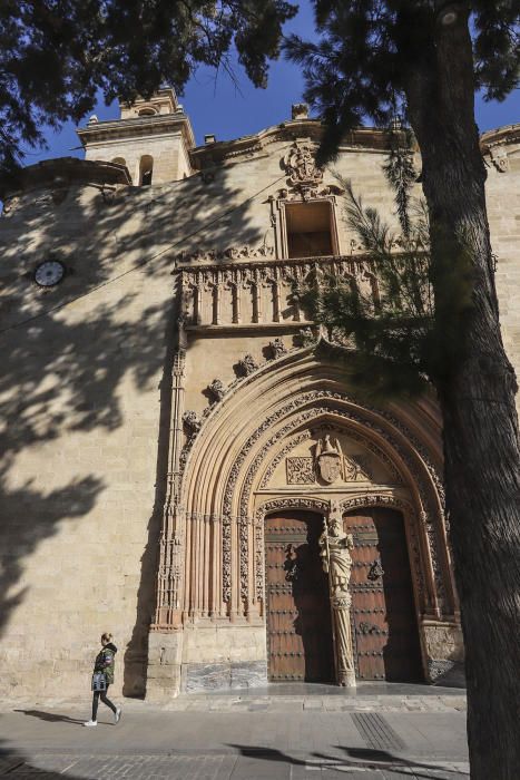 Imágenes de los campanarios de Santiago el Mayor, Catedral y Nuestra Señora de Monserrate en Orihuela y San Martín de Callosa. El Consell ha protegido como BIC sus campanas góticas.