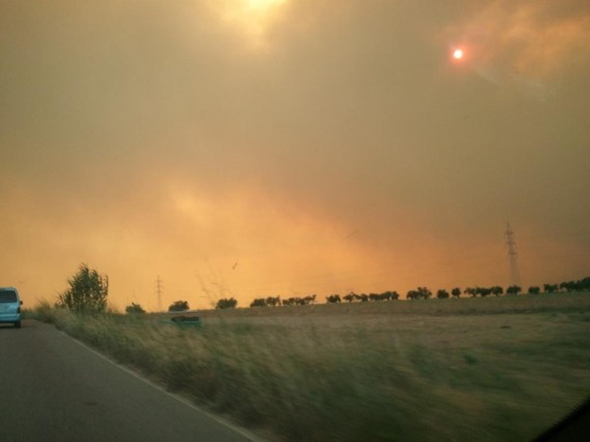 Cristina Reches envía esta imagen desde la N-II tomada el domingo a las siete de la tarde.