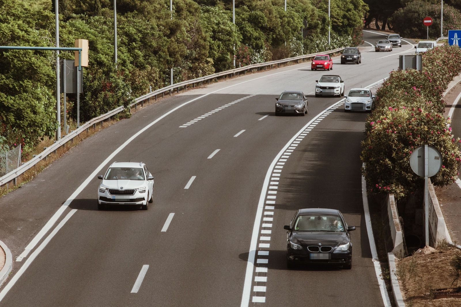 Die neue Busspur auf der Flughafenautobahn