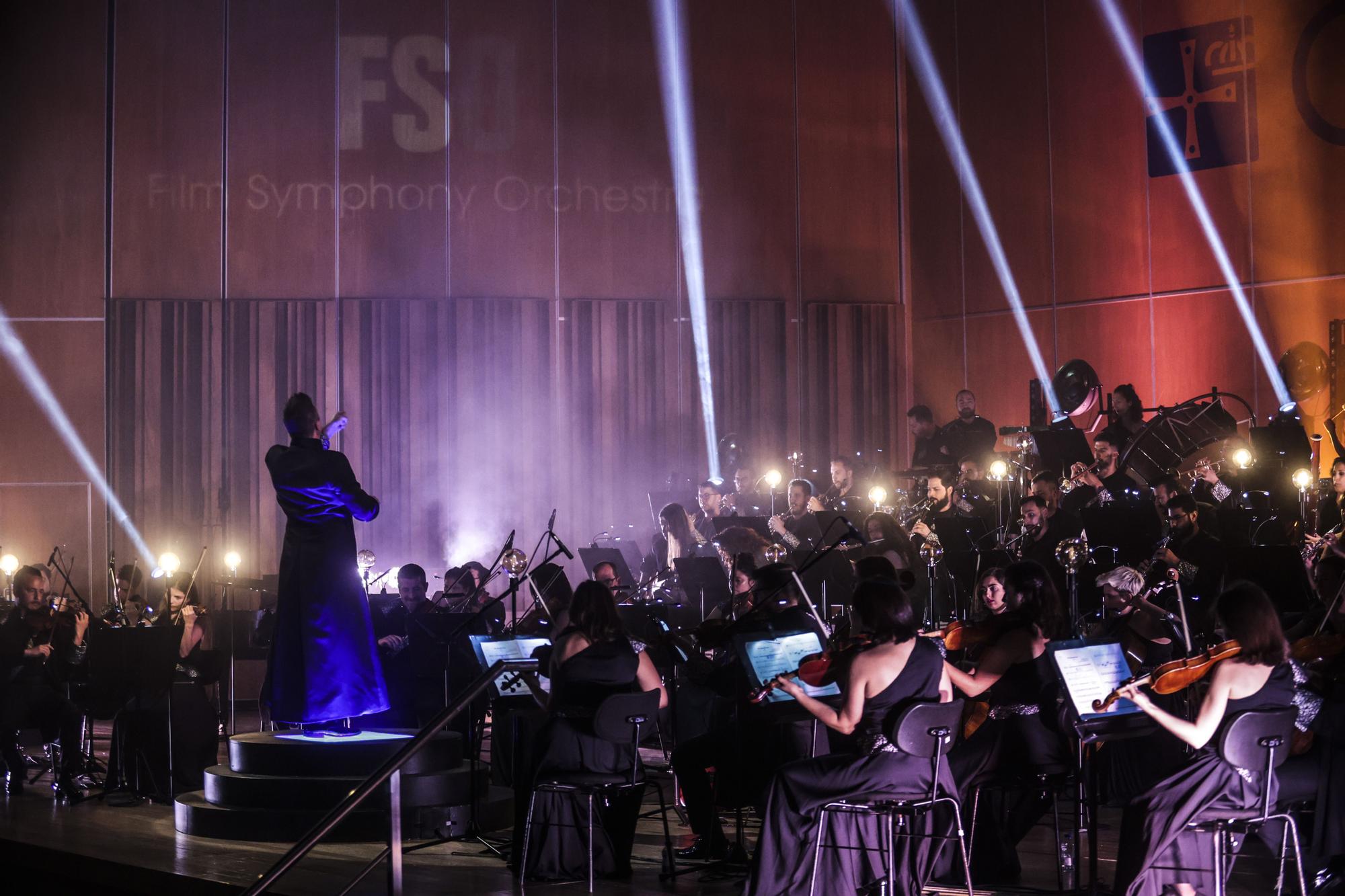 Fénix encandila al Auditorio con un concierto galáctico