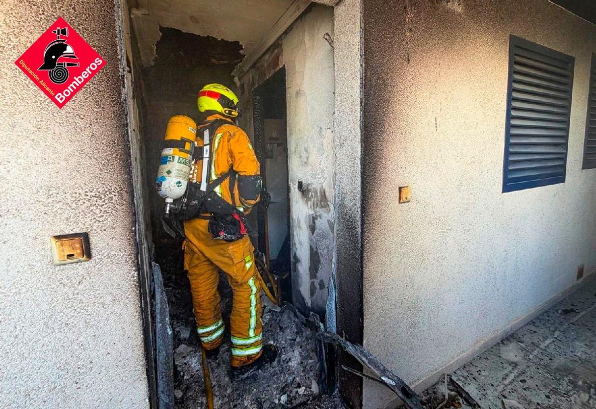 Tres horas de intervención en un incendio en Villajoyosa